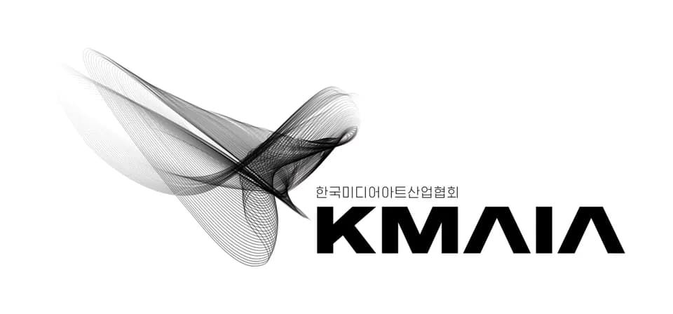 KMAIA 브랜드마크 메인 흑백 · 흰 바탕